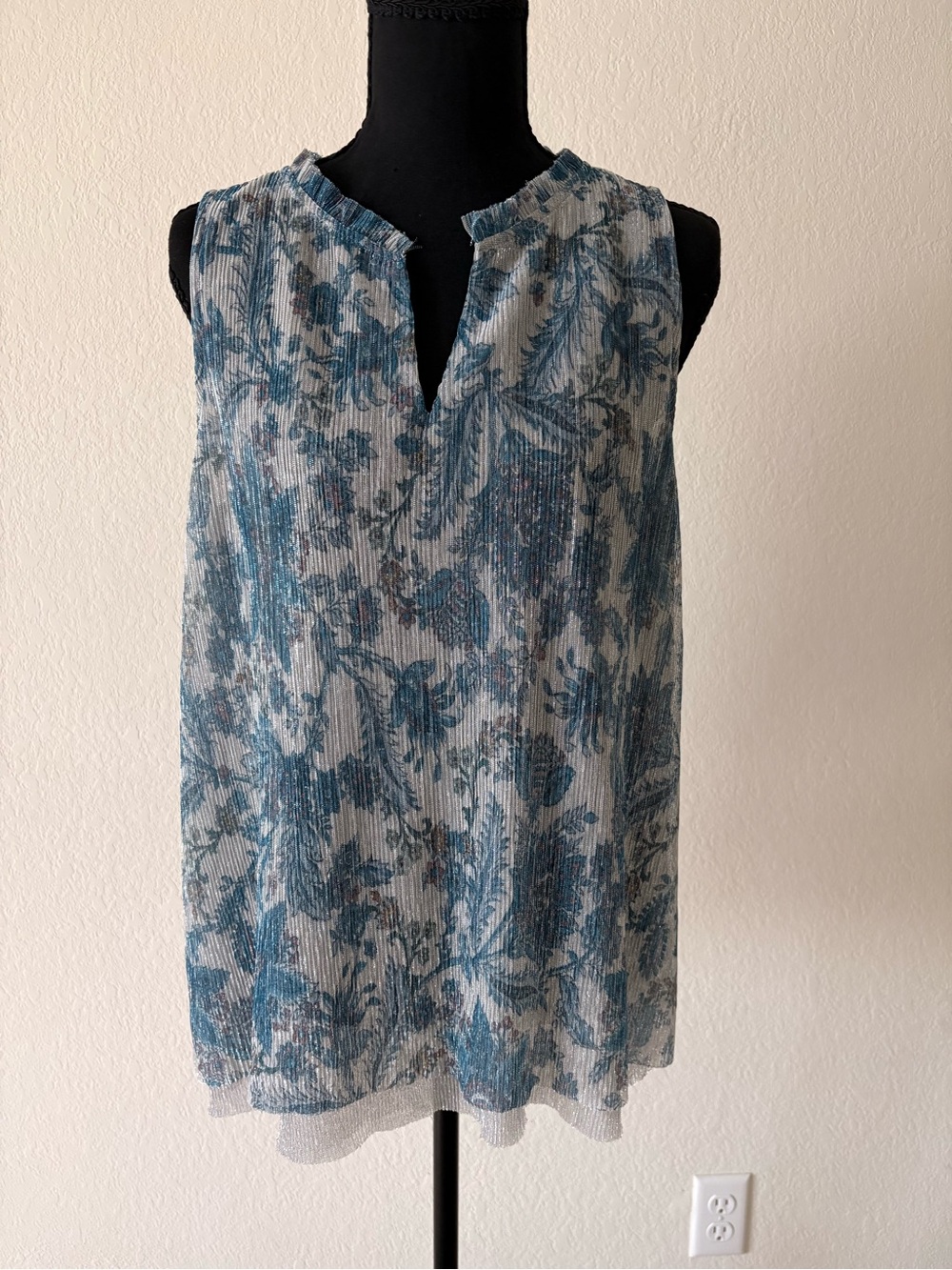Anthropologie Sleeveless Floral Shimmering Top - Blue/Grey/Silver Size M